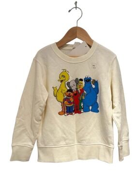 UNIQLO X KAWS SESAME STREET rare white collectible sweatshirt - size 5-6
